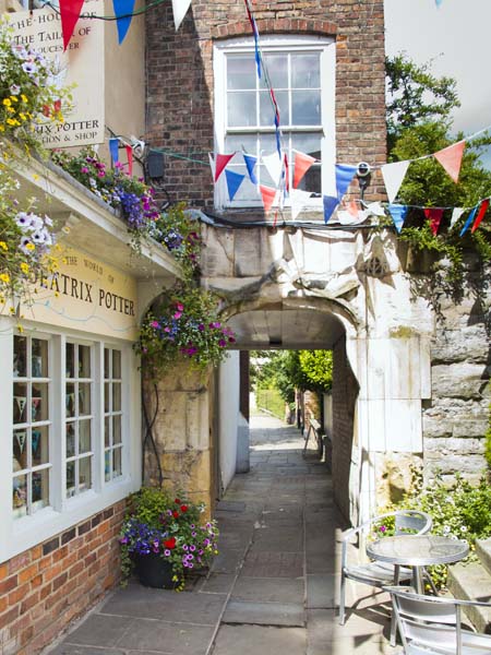 College Green,Gloucester,Shops